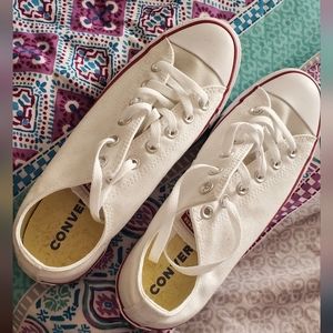 White low tops. NWOT. 10 women's / 8 men's.